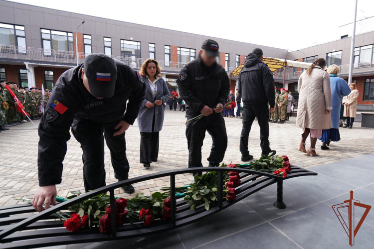 Мемориальную доску в честь погибшего сотрудника ОМОН «Оберег»  открыли в Кузбассе 