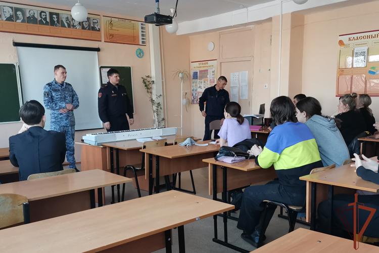 Росгвардейцы провели цикл профориентационных мероприятий в Сибири