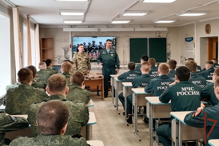 Росгвардейцы провели цикл профориентационных мероприятий в Сибири