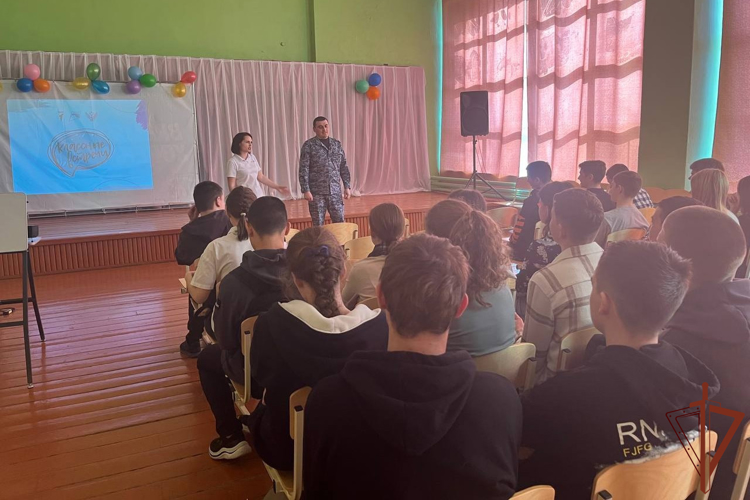 Росгвардейцы провели цикл профориентационных мероприятий в Сибири