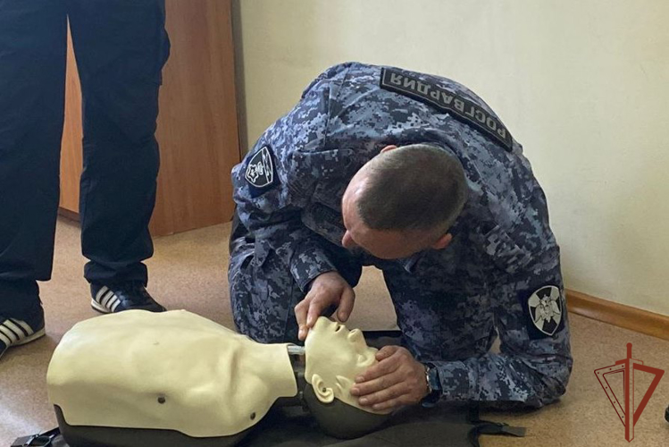 Занятия по оказанию доврачебной помощи в экстремальных ситуациях провели для росгвардейцев в Томской области