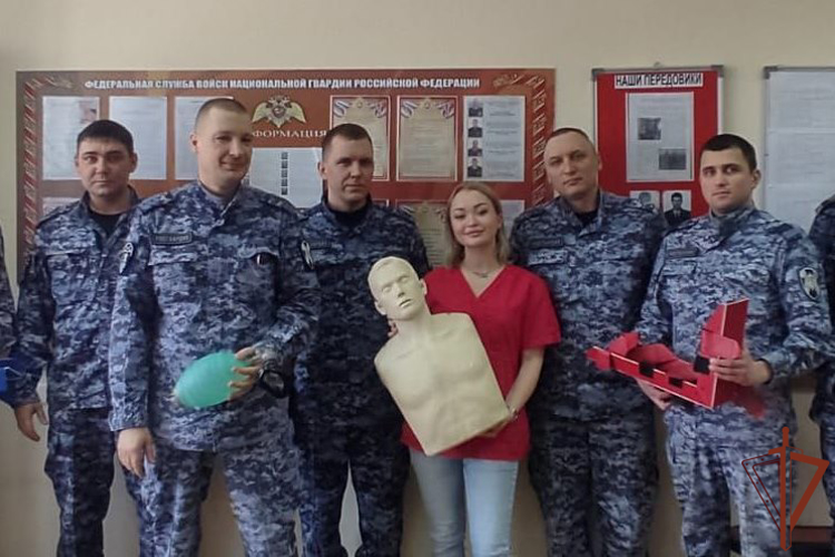 Занятия по оказанию доврачебной помощи в экстремальных ситуациях провели для росгвардейцев в Томской области