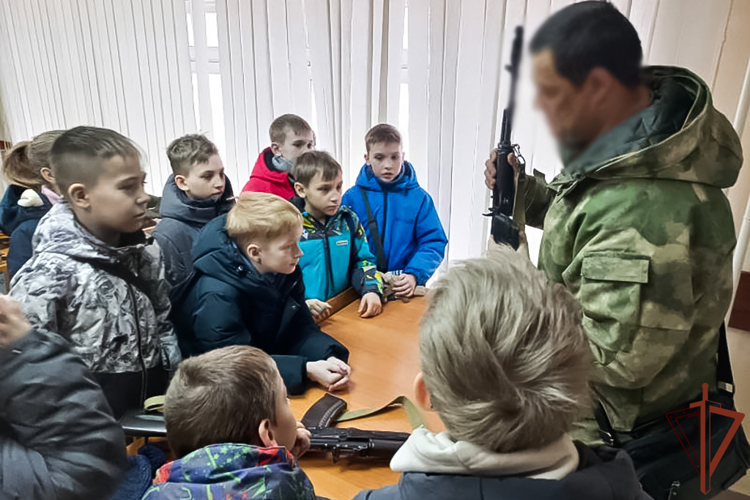 Мероприятия по патриотическому воспитанию молодёжи с участием Росгвардии продолжаются в Сибири