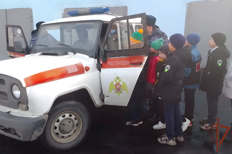 Мероприятия по патриотическому воспитанию молодёжи с участием Росгвардии продолжаются в Сибири