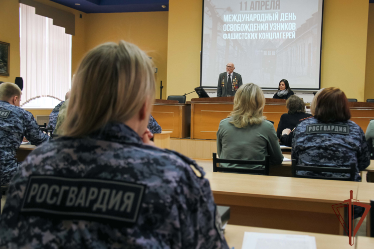По случаю Международного дня освобождения узников фашистских концлагерей росгвардейцы в Кузбассе встретились с участником тех событий