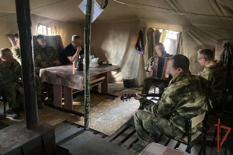Военные музыканты Росгвардии дали концерты для бойцов ведомства в зоне проведения специальной военной операции (видео)