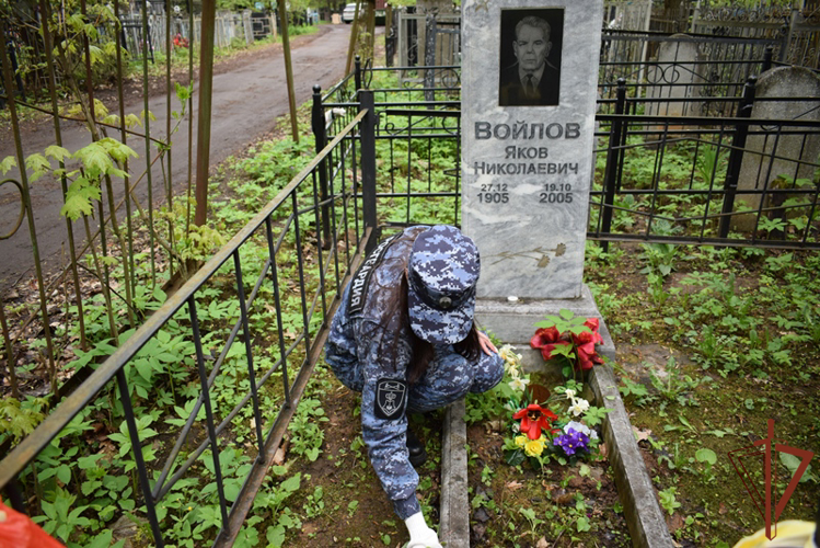 Росгвардейцы облагородили места захоронений фронтовиков в Нижнем Новгороде