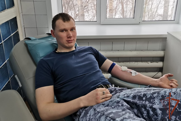 Росгвардейцы поддержали всероссийскую донорскую акцию «От сердца к сердцу» в Новосибирской области