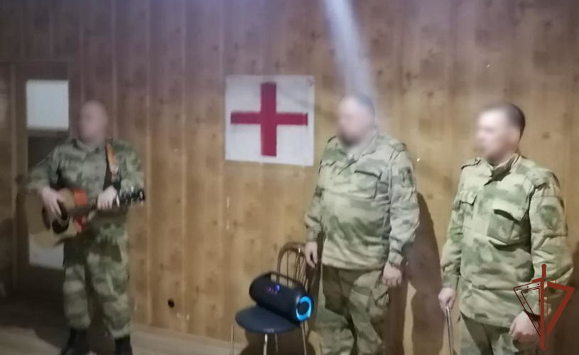 Артисты фронтовой бригады ансамбля Уральского округа Росгвардии выступили в районе СВО