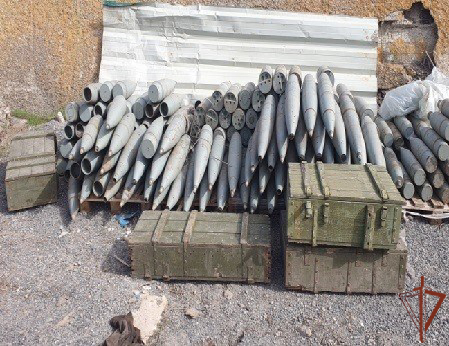 Разведчики Росгвардии обнаружили в ДНР полевой склад с боеприпасами общим тротиловым эквивалентом около 3 тонн