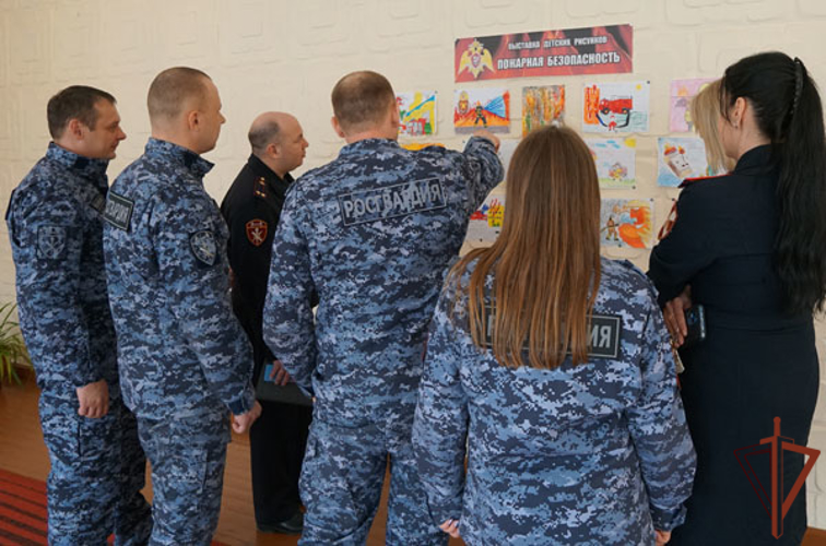 Выставки детских рисунков о пожарной безопасности проходят в Приволжском округе Росгвардии