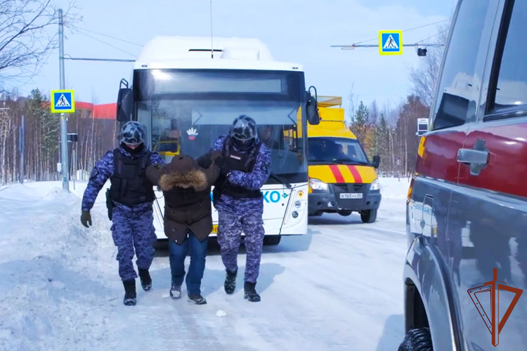 Росгвардия обеспечивает безопасность общественного транспорта на Ямале (видео)