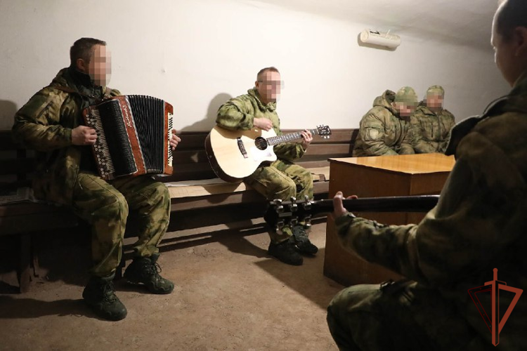 Военные музыканты Росгвардии дали концерты для бойцов ведомства в зоне проведения специальной военной операции (видео)
