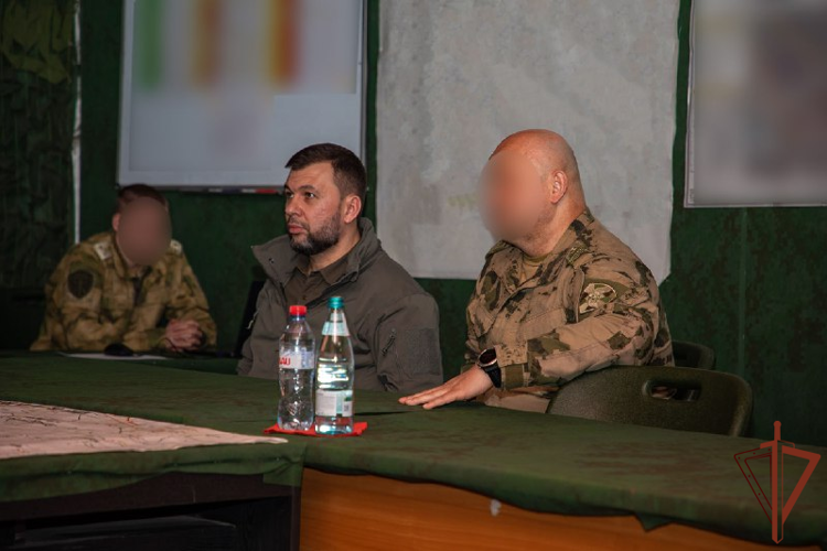 Денис Пушилин наградил росгвардейцев, успешно выполнивших задачи в зоне СВО  (видео)
