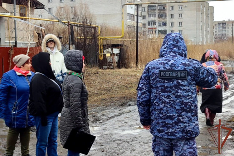 Росгвардия оказывает помощь населению в подтопленных районах Тюменской и Курганской областей