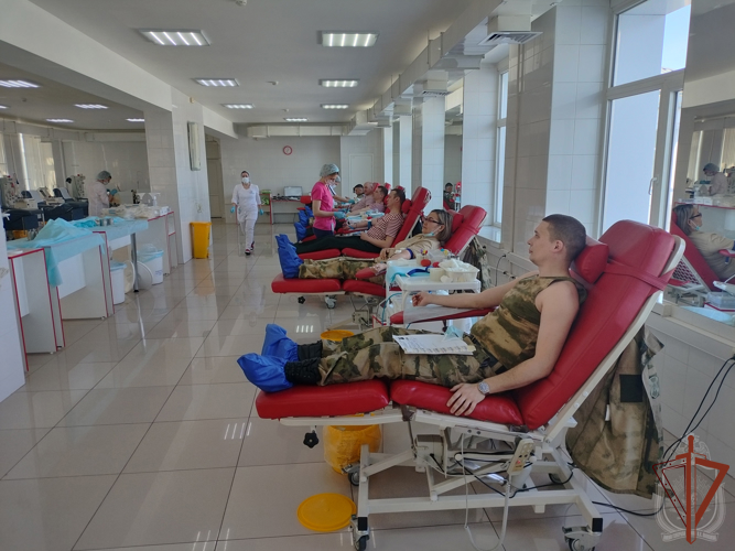 Росгвардейцы поддержали всероссийскую донорскую акцию «От сердца к сердцу» в Новосибирской области