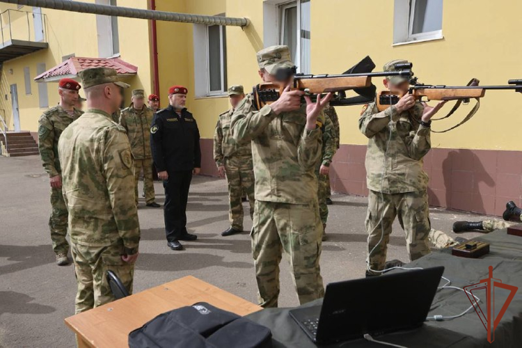 Генерал-полковник Алексей Воробьев высоко оценил подготовку кинологов Росгвардии к предстоящим соревнованиям по профессиональному многоборью (видео)