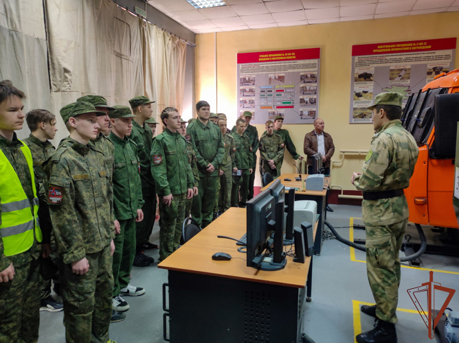 В Саратовском военном институте Росгвардии прошел день открытых дверей