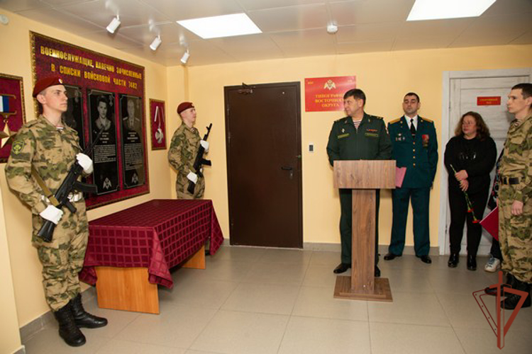 Мемориальные доски погибшим военнослужащим Росгвардии открыли в Хабаровске