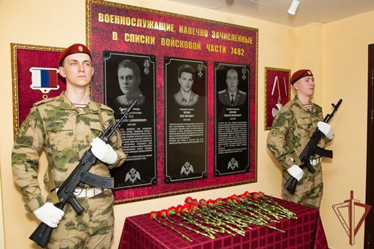 Мемориальные доски погибшим военнослужащим Росгвардии открыли в Хабаровске