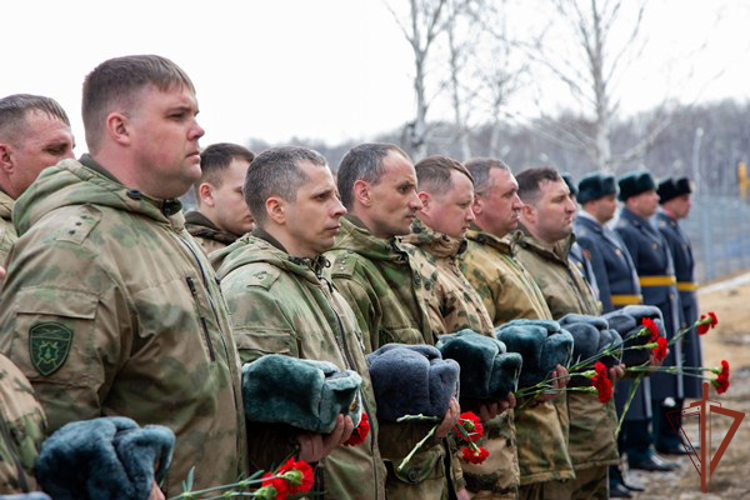 Мемориальные доски погибшим военнослужащим Росгвардии открыли в Хабаровске
