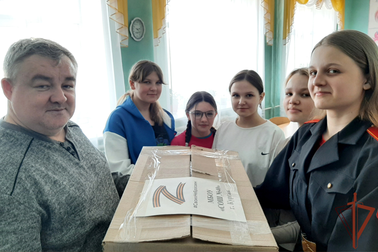 Ветераны Росгвардии изготавливают для участников СВО сухой армейский душ на Урале