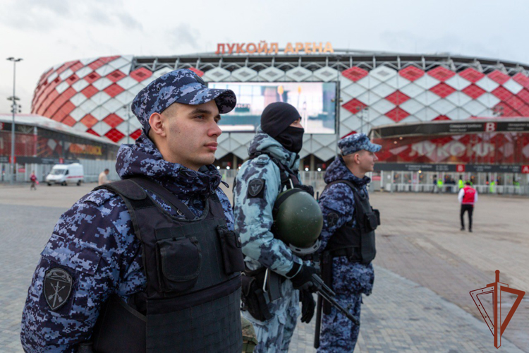 Росгвардия обеспечила безопасность на футбольном матче полуфинала РПЛ в Москве