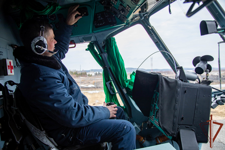 Летчики отдельной авиационной эскадрильи Росгвардии выполнили учебно-тренировочные полеты на Урале
