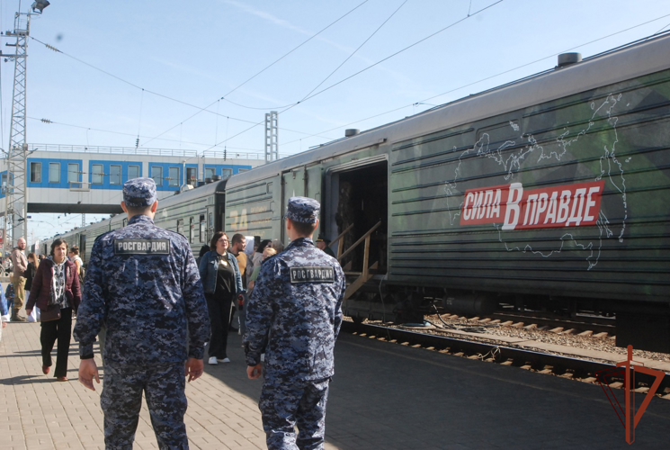 Росгвардейцы приняли участие в охране общественного порядка во время пребывания поезда "Сила в правде" в Кирове