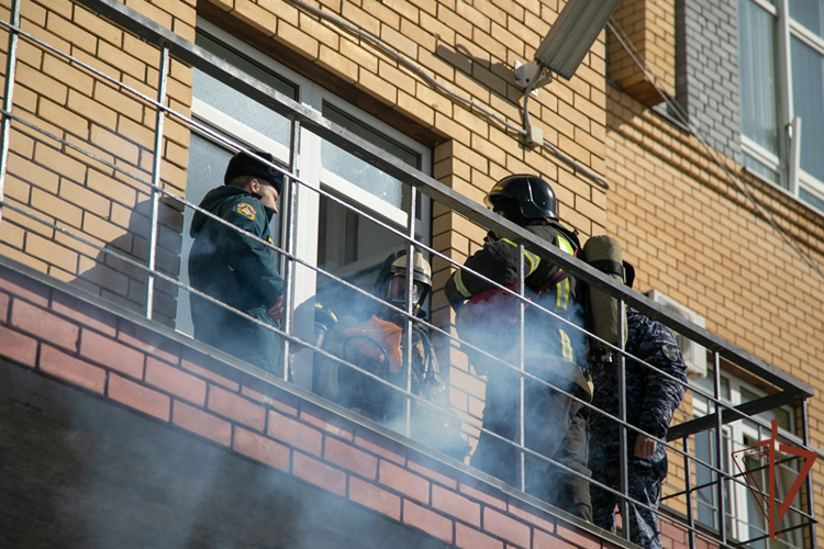Совместные учения сотрудников Росгвардии и МЧС состоялись в Нижнем Новгороде
