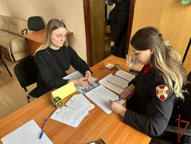 Росгвардейцы приняли участие во Всероссийской ярмарке трудоустройства в Восточных регионах страны  