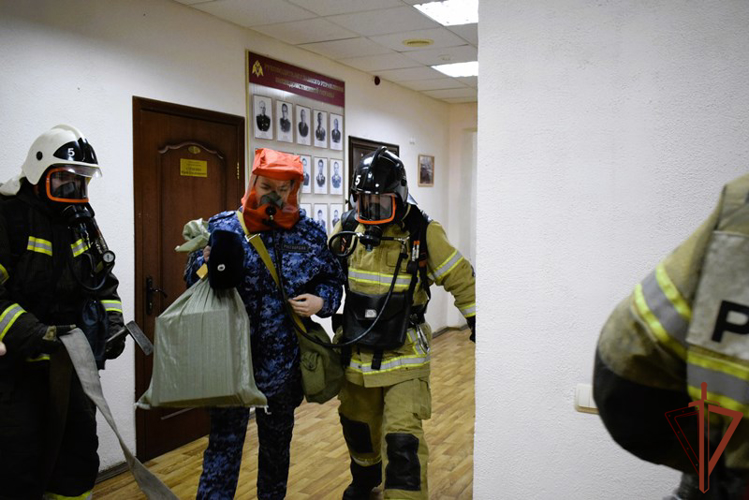 Совместные учения сотрудников Росгвардии и МЧС состоялись в Нижнем Новгороде