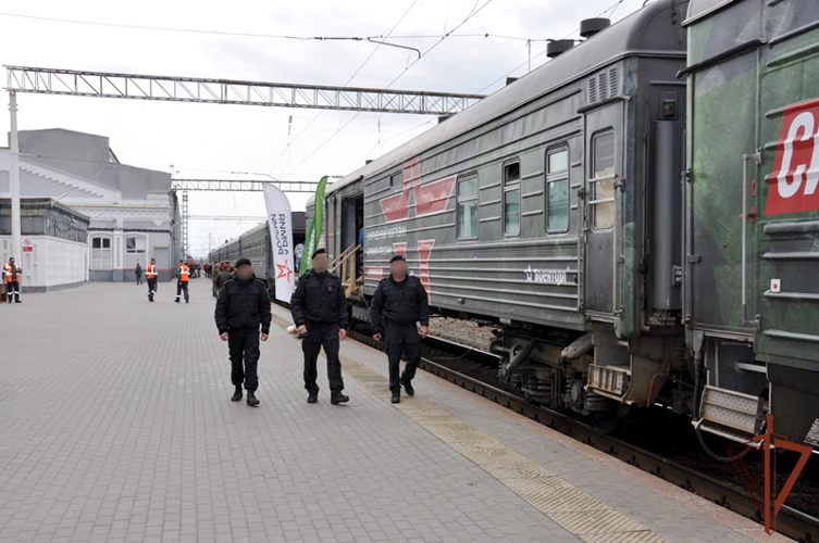 Росгвардия обеспечила безопасность посетителей агитационного поезда «Сила в правде» в Приволжском округе