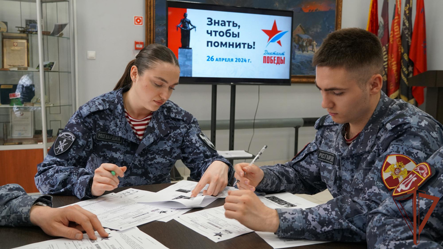 Центральный округ Росгвардии принял участие в «Диктанте Победы» 