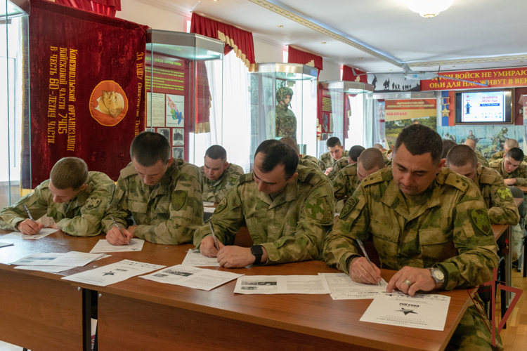 Более полутора тысяч росгвардейцев написали «Диктант Победы» на юге России (видео)