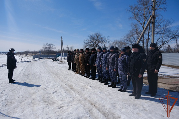 В Хабаровске прошли занятия с водолазами Восточного округа Росгвардии 