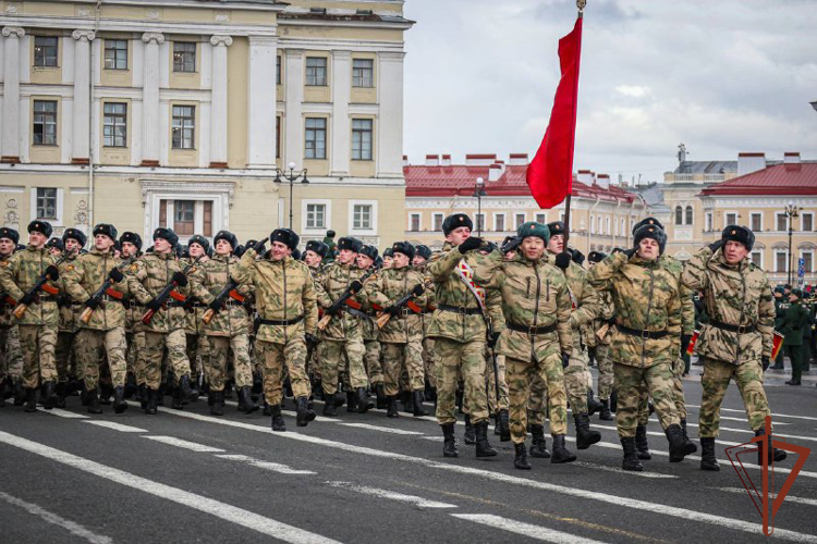 Росгвардейцы приступили к тренировкам Парада Победы в Санкт-Петербурге
