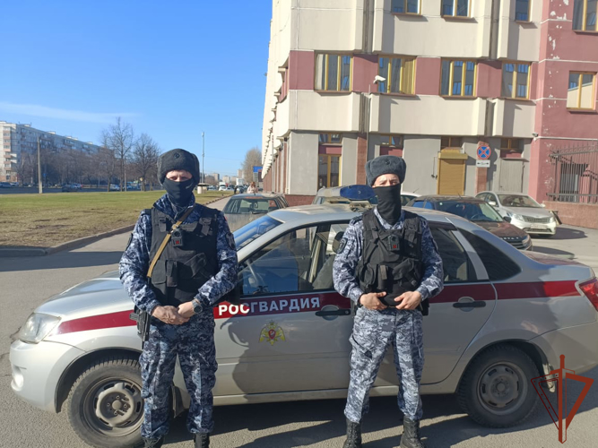 Росгвардейцы разыскали и вернули матери потерявшегося малолетнего сына в Санкт-Петербурге