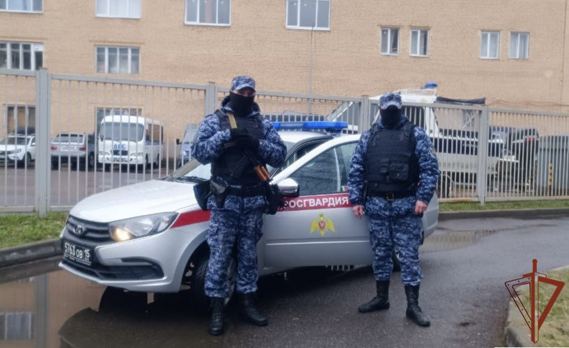 Сотрудники Росгвардии в Санкт-Петербурге разыскали и вернули ребенка родителям