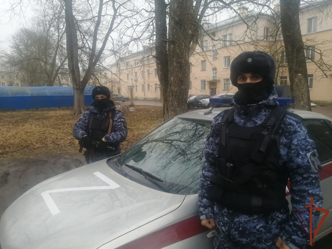 Сотрудники Росгвардии в Ленинградской области нашли и вернули родителям пропавшую дочку