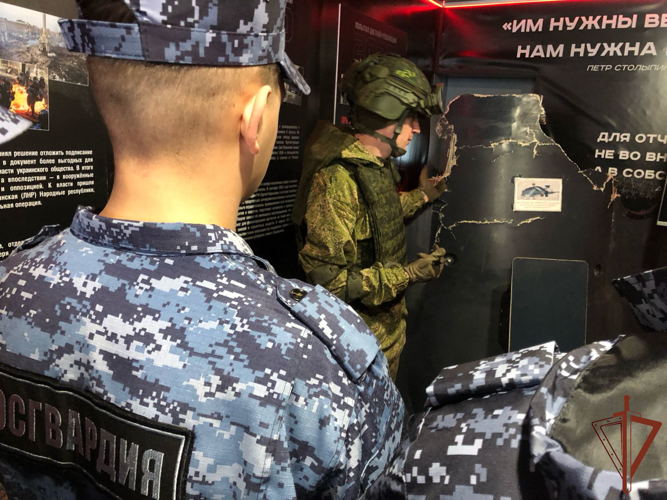 Росгвардейцы посетили выставку тематического поезда «Сила в правде» в регионах Сибири