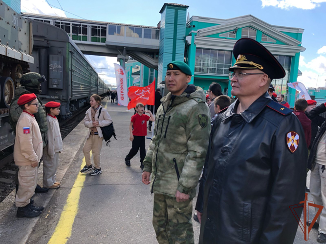 Росгвардейцы посетили выставку тематического поезда «Сила в правде» в регионах Сибири