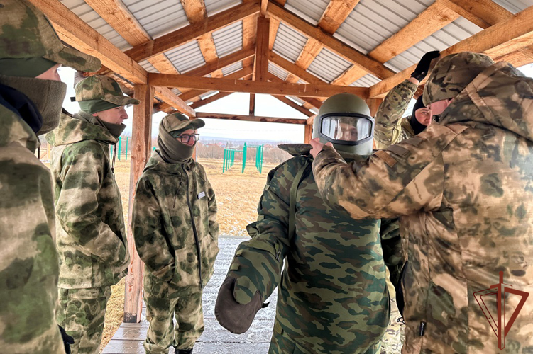 При поддержке Росгвардии прошли военно-спортивные игры для школьников в Сибири