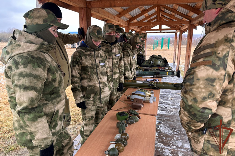 При поддержке Росгвардии прошли военно-спортивные игры для школьников в Сибири