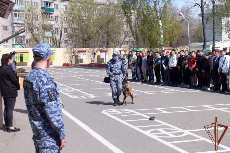 «День призывника» прошел в Приволжском округе Росгвардии