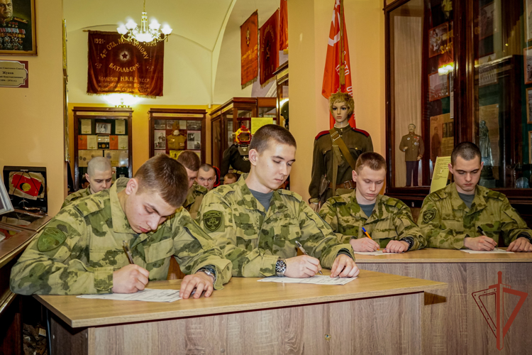 Северо-Западный округ Росгвардии присоединился к написанию «Диктанта Победы»