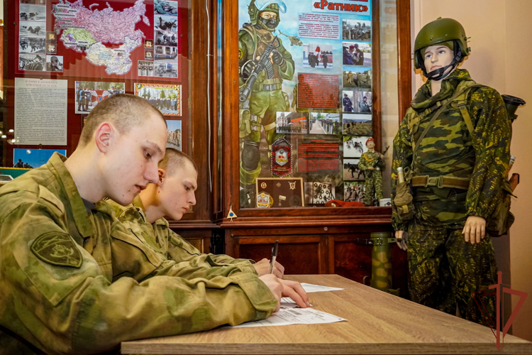 Северо-Западный округ Росгвардии присоединился к написанию «Диктанта Победы»