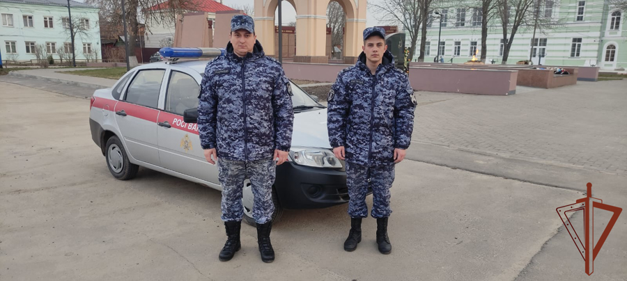 Росгвардейцы предотвратили распространение огня при пожаре собственности граждан в Тамбовской области и Подмосковье 