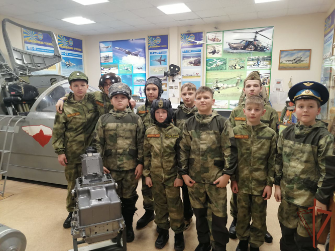 Росгвардия продолжает проводить патриотические и профориентационные мероприятия с юными жителями Урала