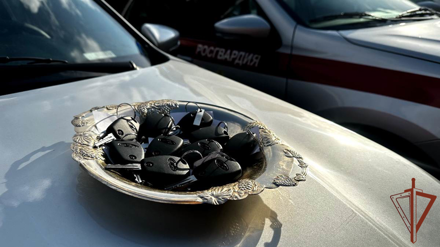 Росгвардейцам вручили ключи от новых служебных автомобилей в Калининграде 